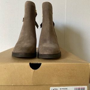 COPY - 🎄☃️🎄 SALE !!!! New UGG Women Fraise Whipstitch Boots.
